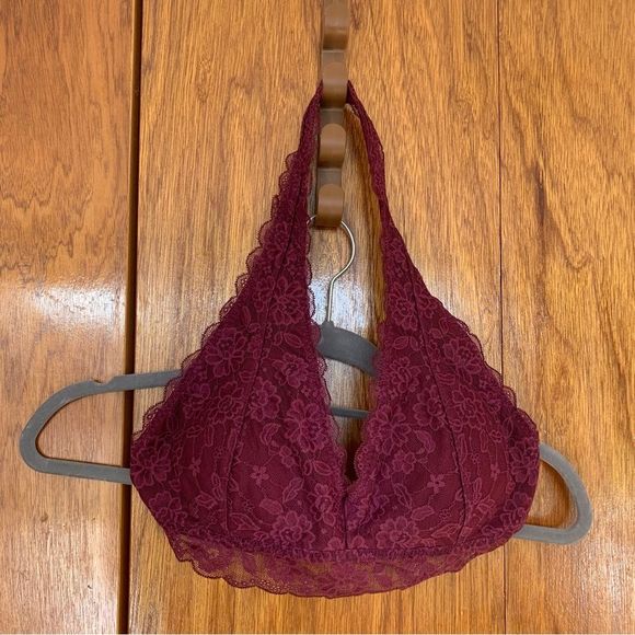 Hollister Other - Hollister halter neck bralette maroon lace bra clasp size medium gilly hicks
